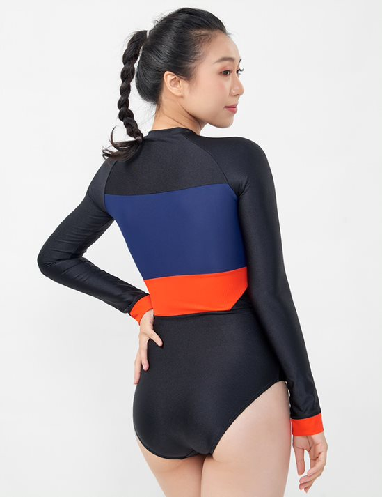 Bikini một mảnh tay dài kín đáo